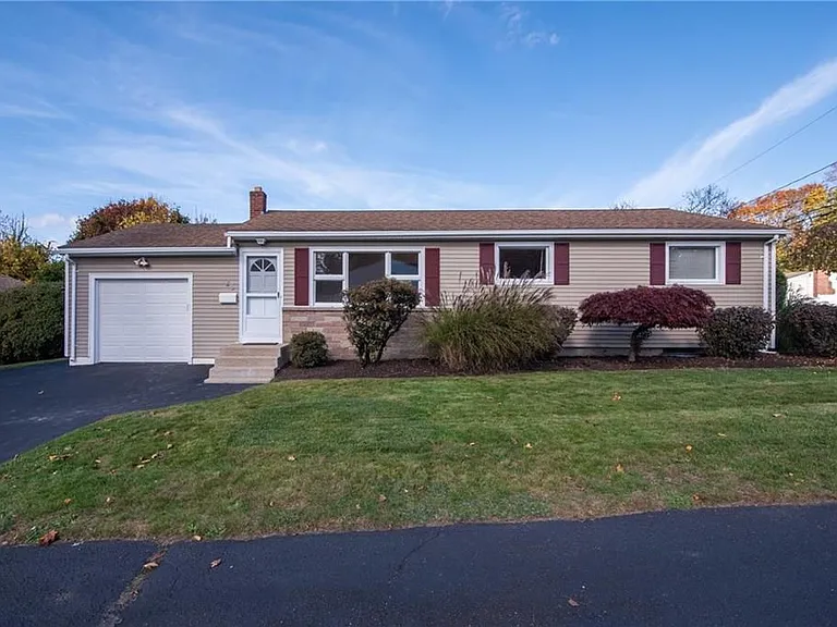 25 Stony Brook Dr — Photo 1