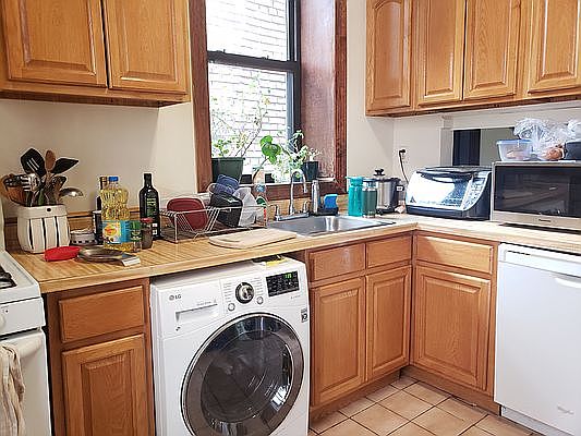 3rd image of 215 W 106th St #4NS