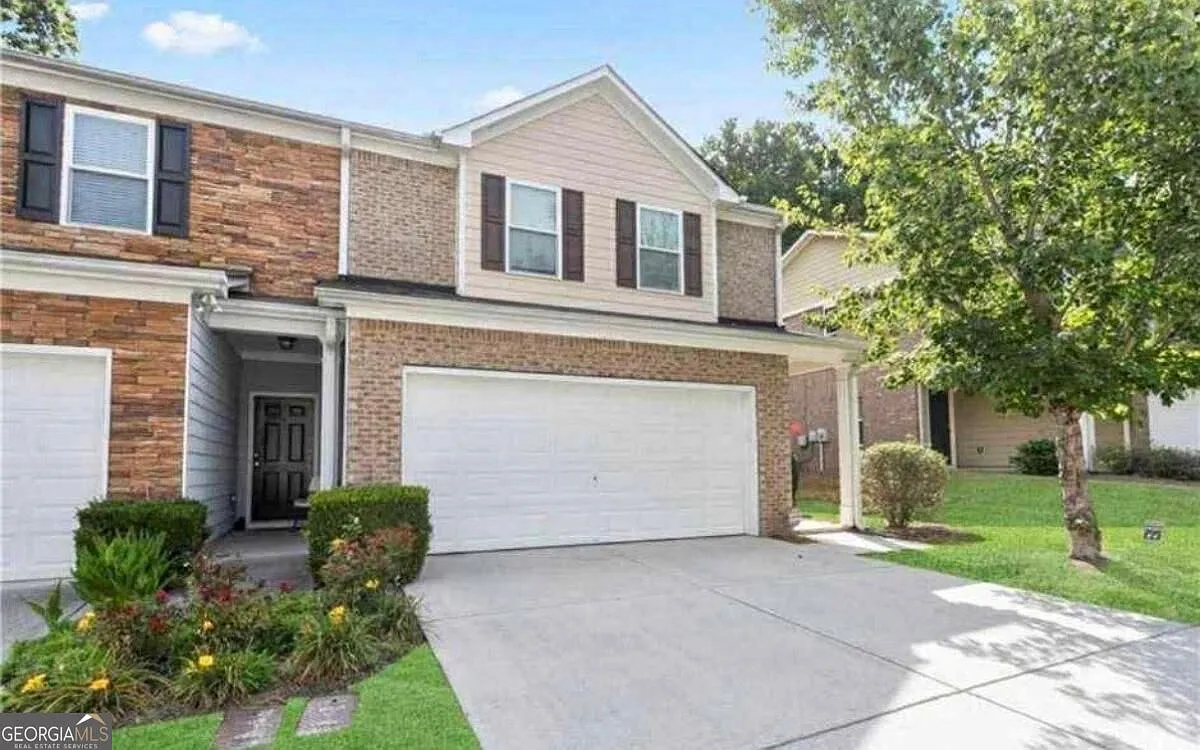 3 bed, 2.5 bath, $2,500 — Photo 1