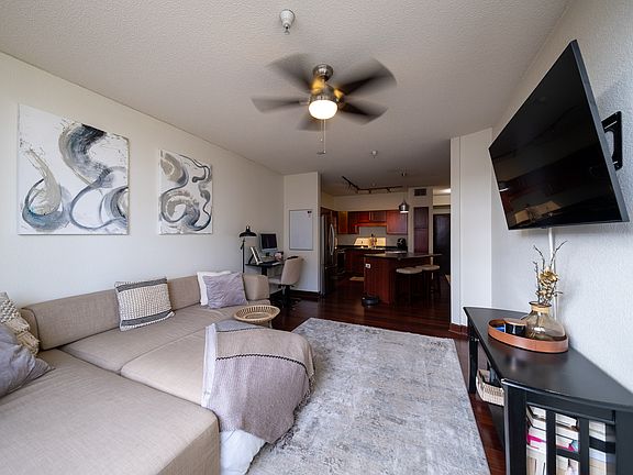 5th image of 310 E 18th St APT 202