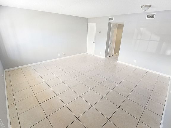 3rd image of 920 W New York Ave APT 203B