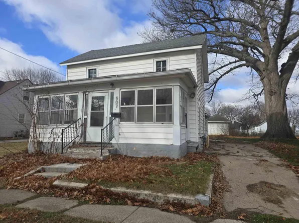 607 Sycamore St, La Porte City, IA 50651