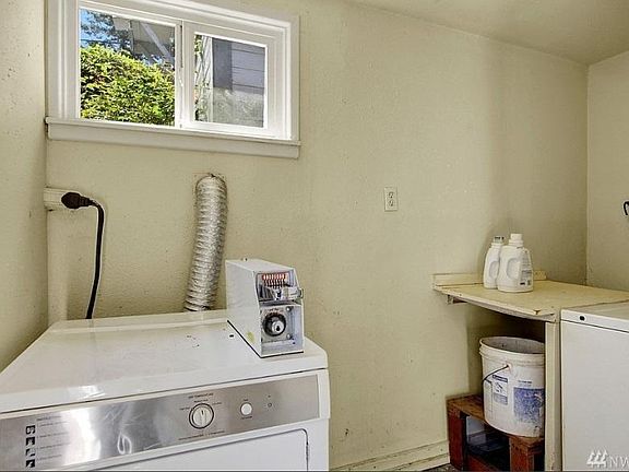 2nd image of 3220 Lombard Ave APT B
