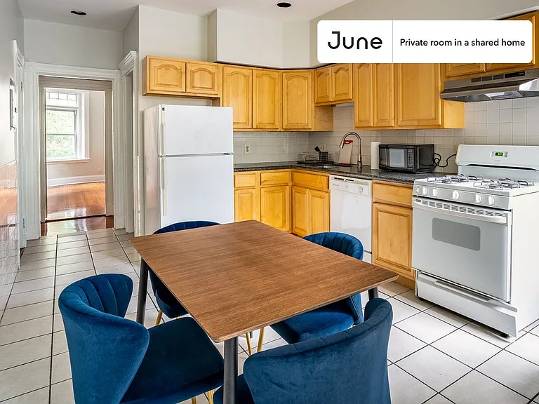 10 Strathmore Rd #A — Photo 9