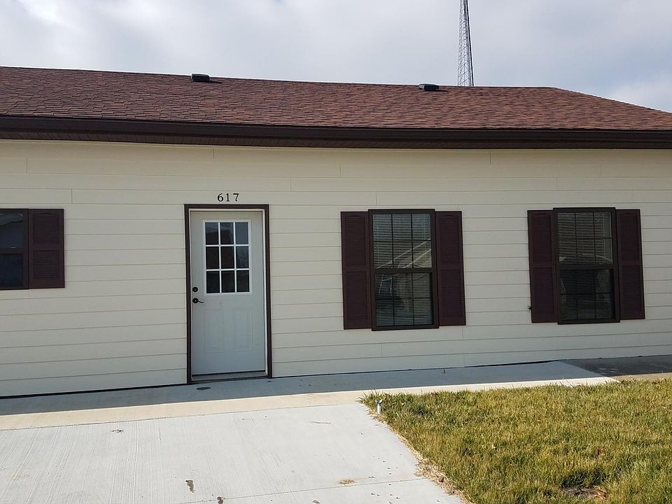 617 Jamestown Drive 3 bedroom/ 2 bath duplex