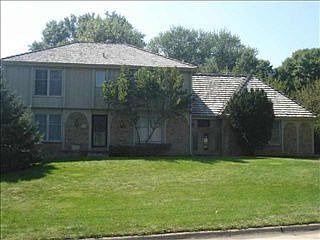 1st image of 906 S 131st St