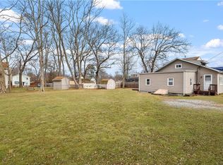 11 Pinehurst Ave, Warwick, RI 02889