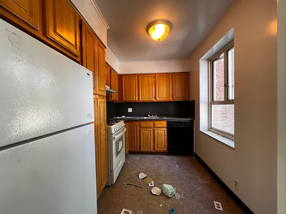 1st image of 19614 69th Ave #1B