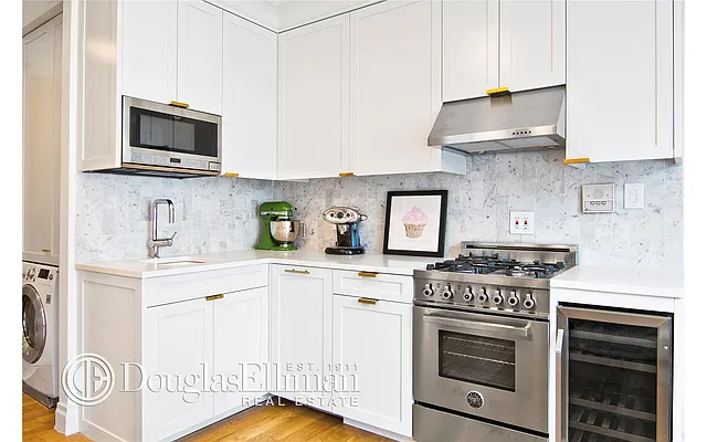 Sold by Douglas Elliman | media 15