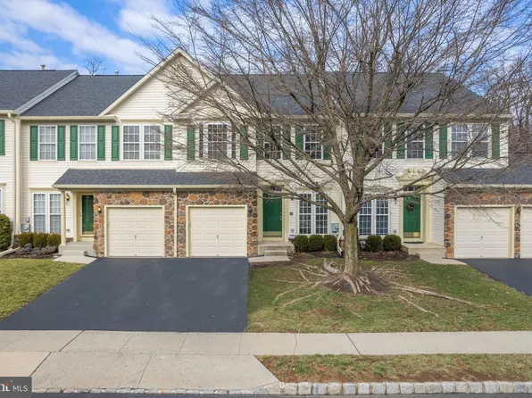 870 Geranium Dr, Warrington, PA 18976