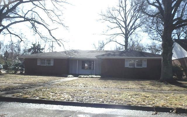 1st image of 1001 Broadmoor St