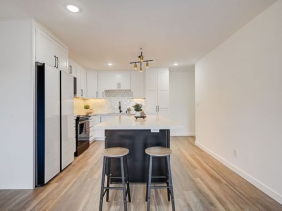 3rd image of 2727 6th St #202