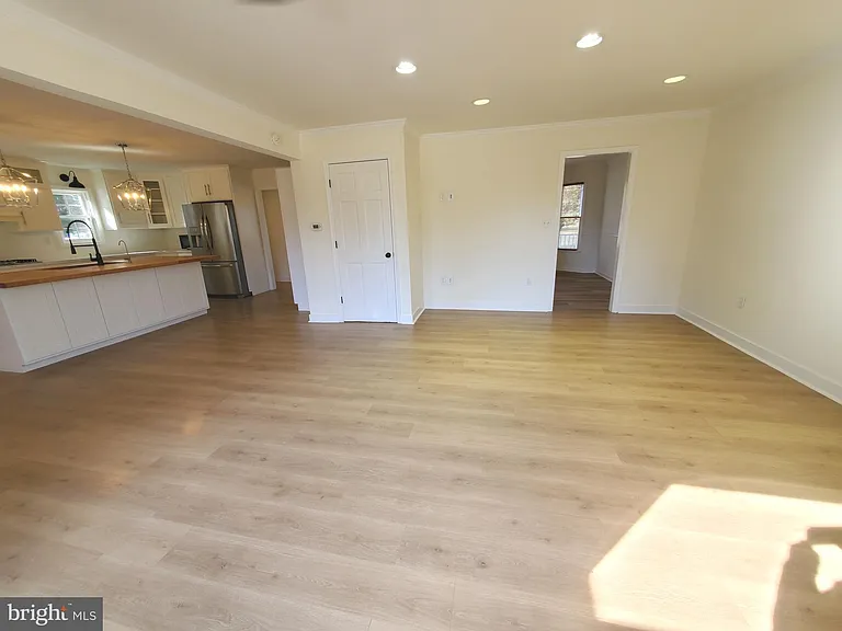 614 E Pebworth Rd — Photo 14
