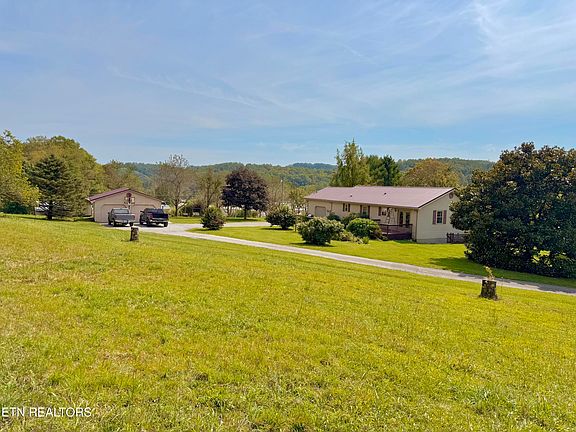 2nd image of 292 Chantilly Hill Dr