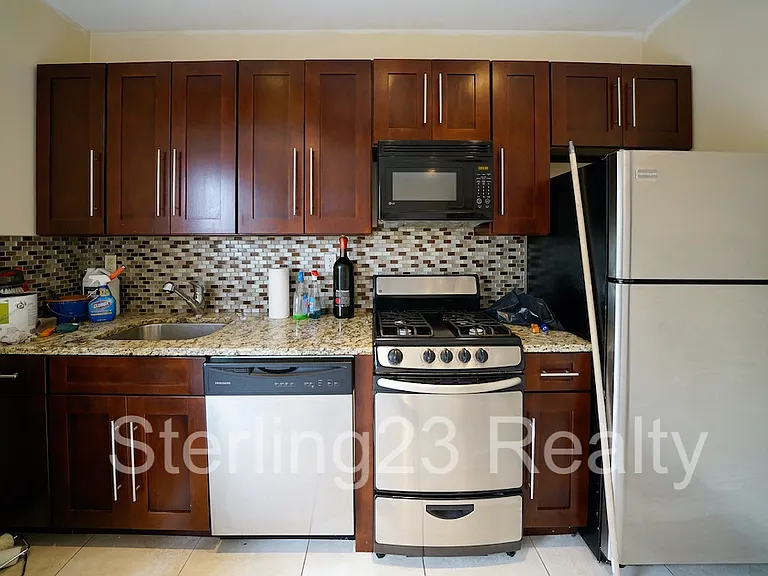 25-21 34th St #4A — Photo 3