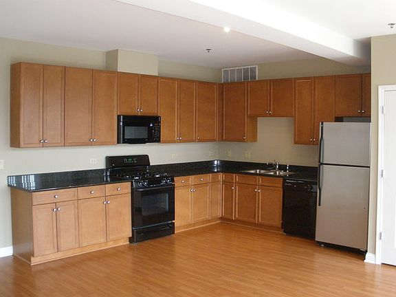 5th image of 1801 Tower Dr #E304