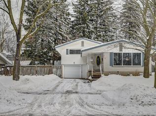 132 Forest Hill Dr, Kitchener, ON N2M 4G3