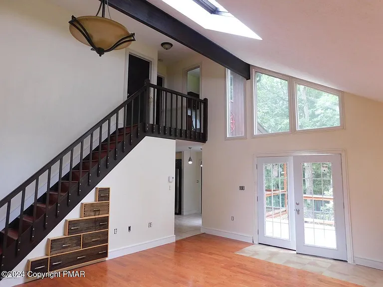 112 Messerle Ct — Photo 2