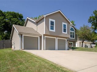 414 Hillbrook Ct, Lansing, KS 66043