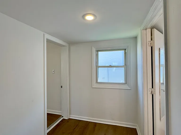 8252 Longpoint Rd — Photo 11
