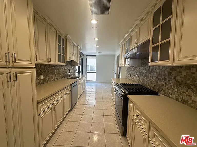 324 N Palm Dr #206 — Photo 19