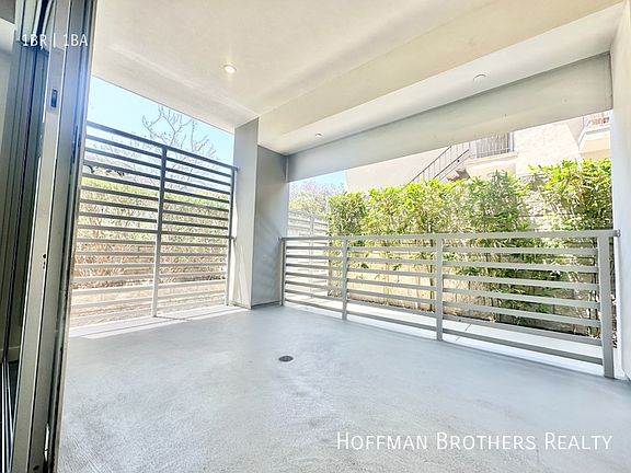 3rd image of 714 N Sweetzer Ave #207A