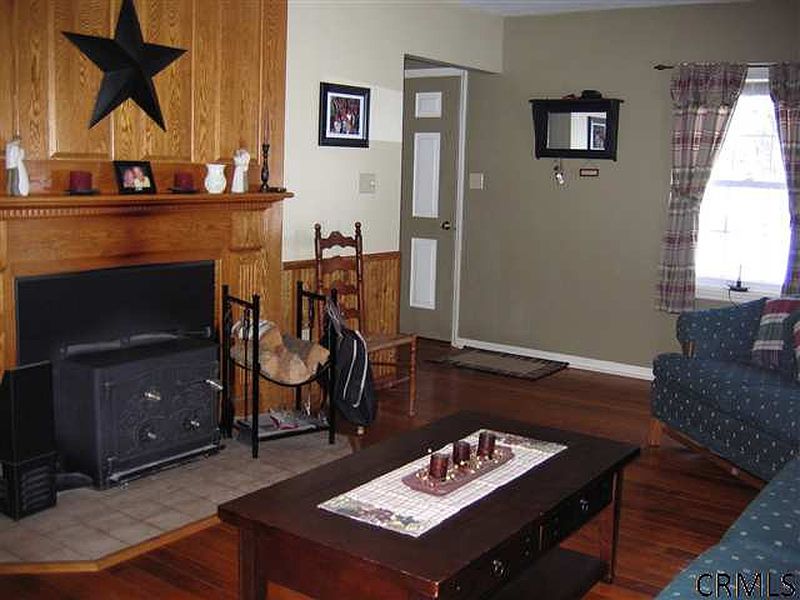 4th image of 18 N JENNIFER Road