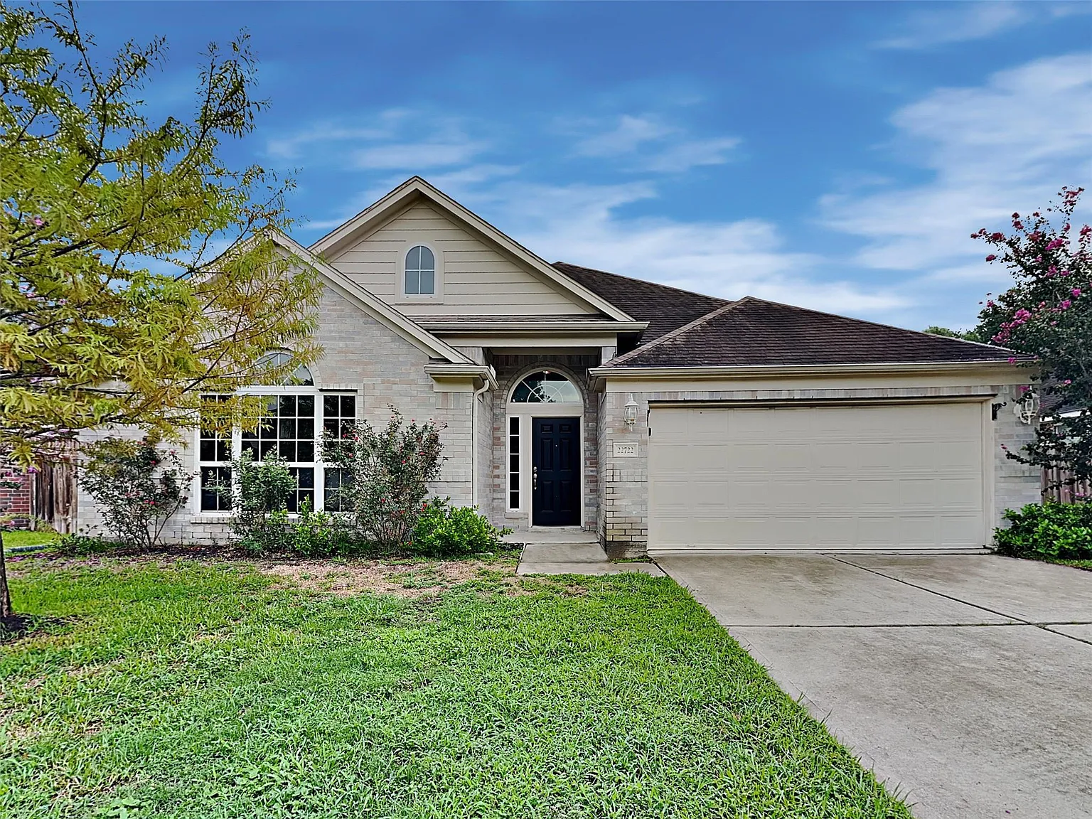 3 bed, 2.0 bath, 2293 sqft, $2,295 — Photo 1