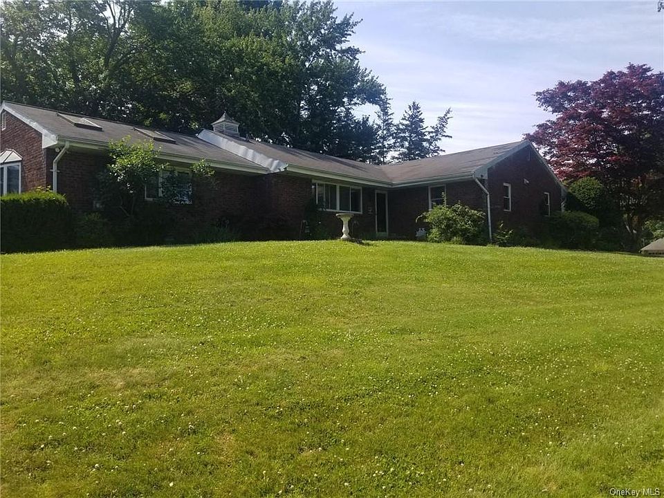 1st image of 23 Twin Elms Ln