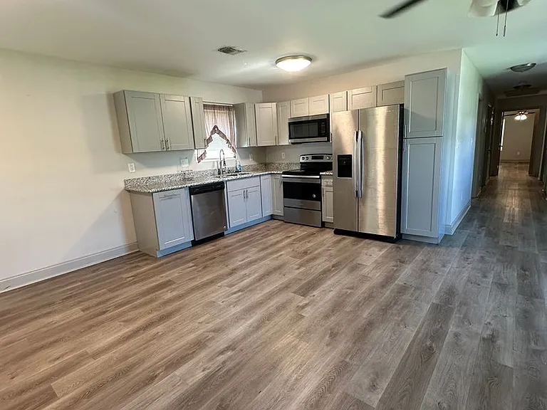 1406 Memory Ln — Photo 8