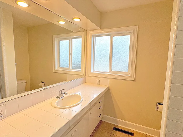 1480 SW Huntington Ave — Photo 12