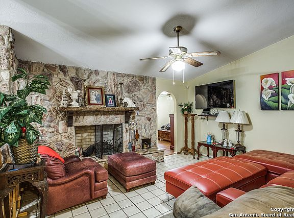4th image of 4127 Bloomdale Dr