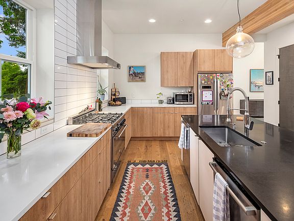 4th image of 7337 Seward Park Ave S