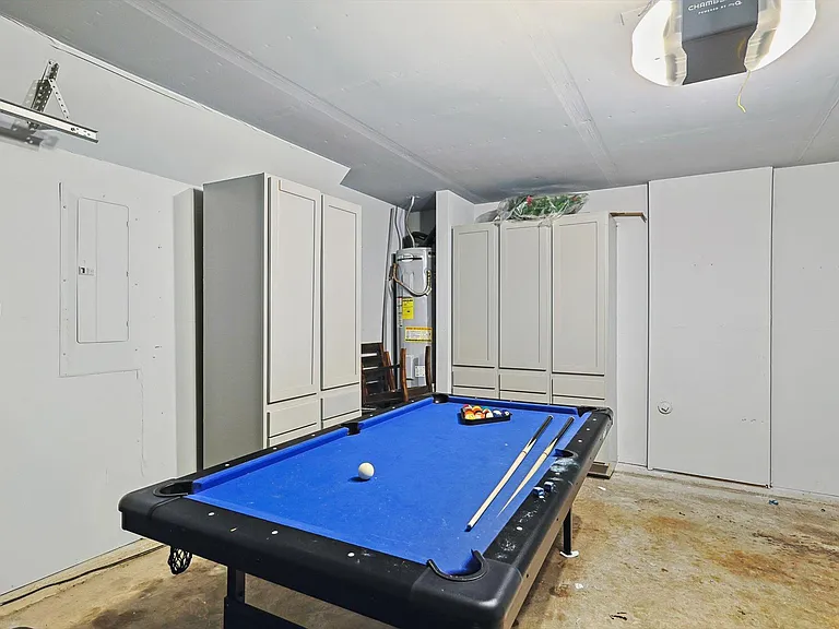 2136 Dayton Ln — Photo 3