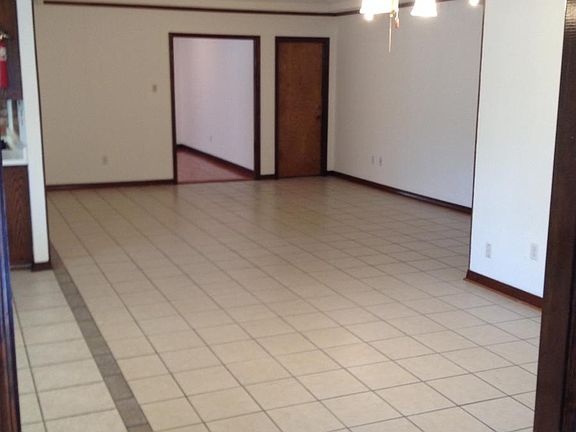 Large open floor plan den with vaulted ceiling's and ceramic tile flooring