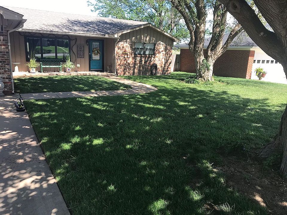 1st image of 1712 Holly Ln