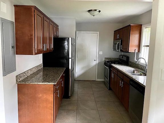 3rd image of 260 Thornton St SW