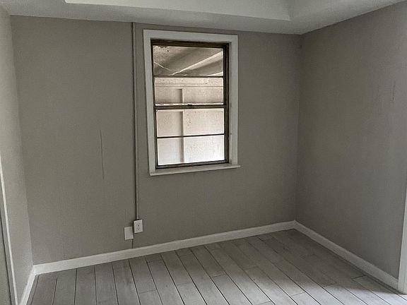 3rd image of 1384 Pullen Rd