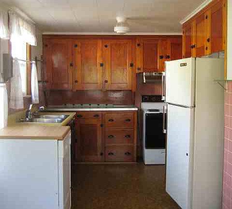 4th image of 15 E Holcomb St