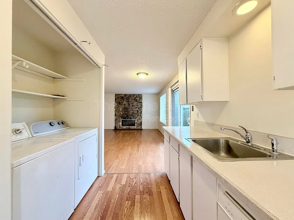 Building Photo - 13938 SE Powell Blvd #2
