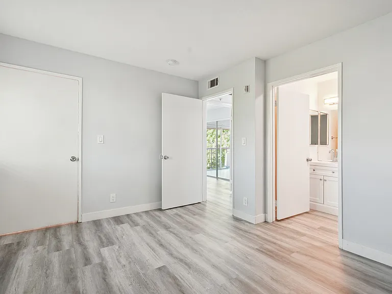 5662 La Mirada Ave. — Photo 14