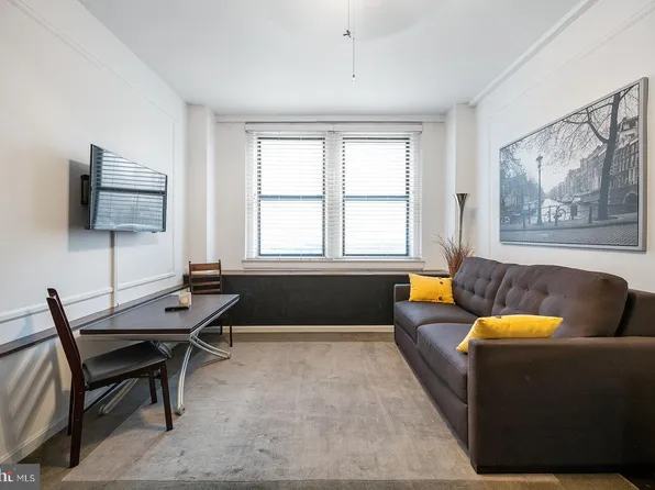 1324 Locust St APT 309, Philadelphia, PA 19107