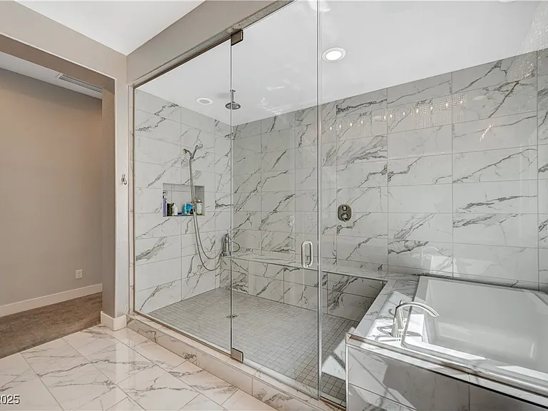 3943 Reyes Ave — Photo 34