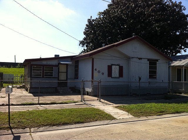 1st image of 409 1st St