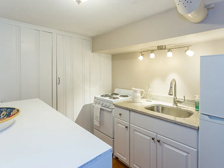 6 King St #1 — Photo 15