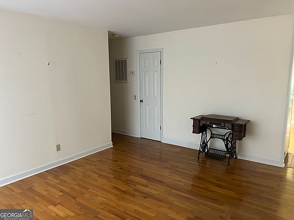 4th image of 801 Cloverhurst Dr