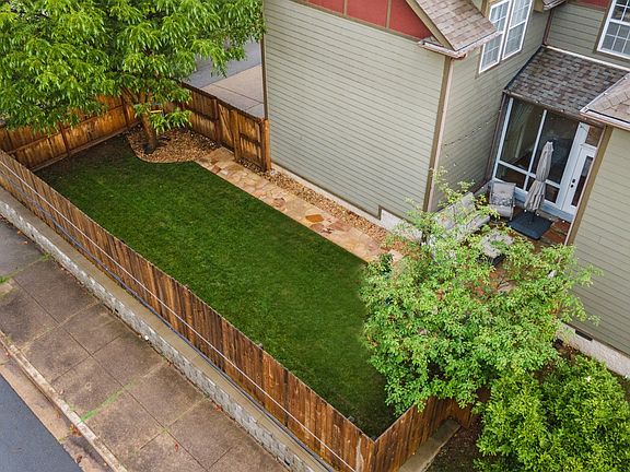 5th image of 900 Villa Pl