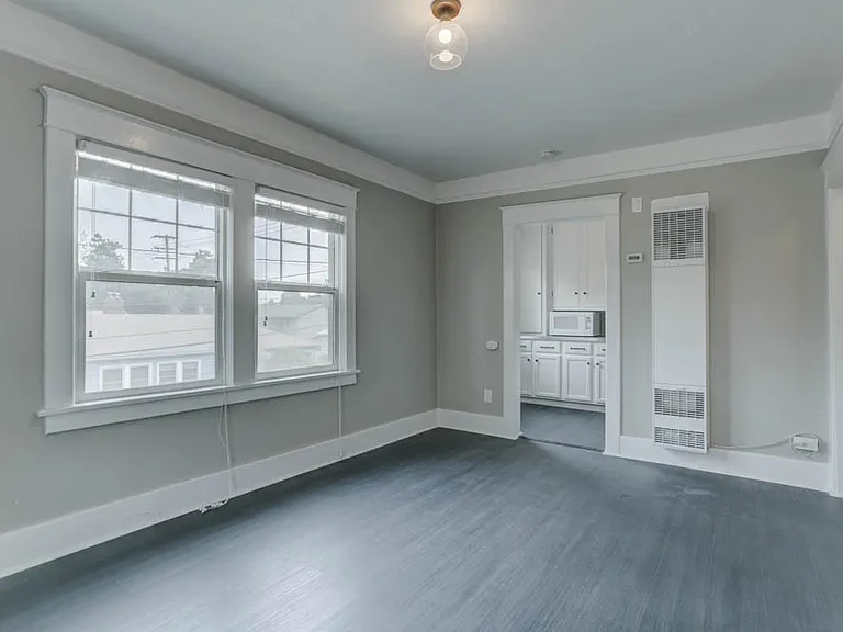 7437 N Saint Louis Ave #8 — Photo 3