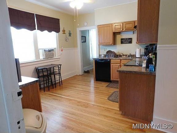 4th image of 26 Leslie Ave