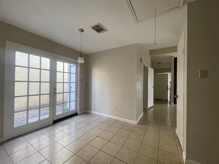 7715 Rolling Ridge Dr — Photo 9